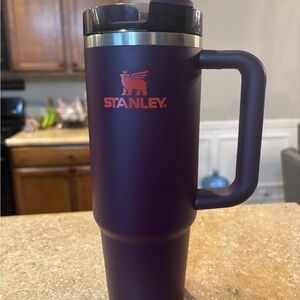 Stanley 32 oz Plum Quencher